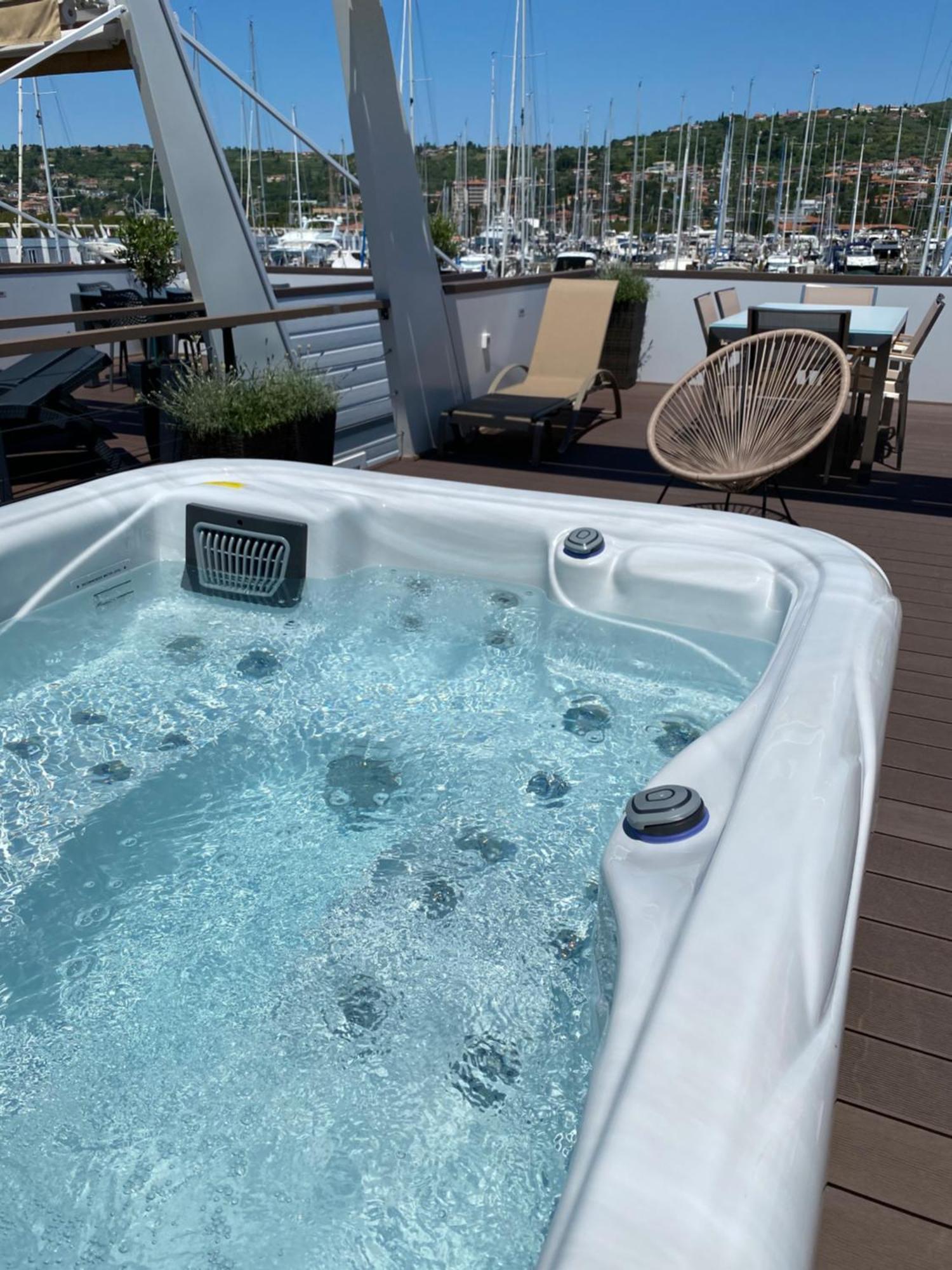 Floating House Blue Moon Villa Порторож Стая снимка