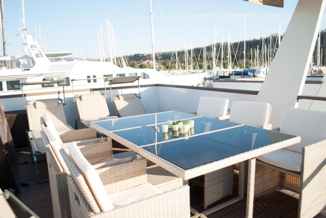 Floating House Blue Moon Villa Порторож Екстериор снимка